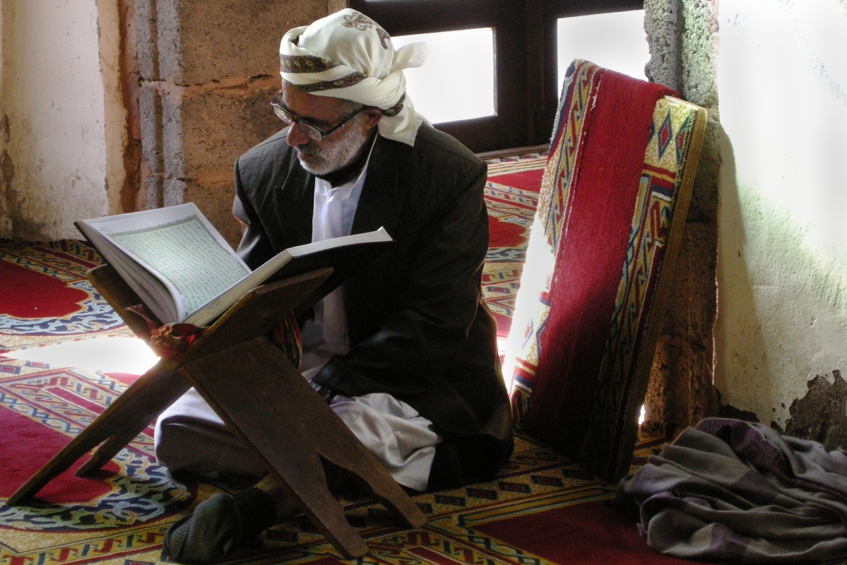 Koranleser in der großen Moschee in Schibam